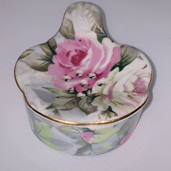 Vintage Floral Rose Designed Tea Strainer Porcelain Tea Set - Picture 4 of 9